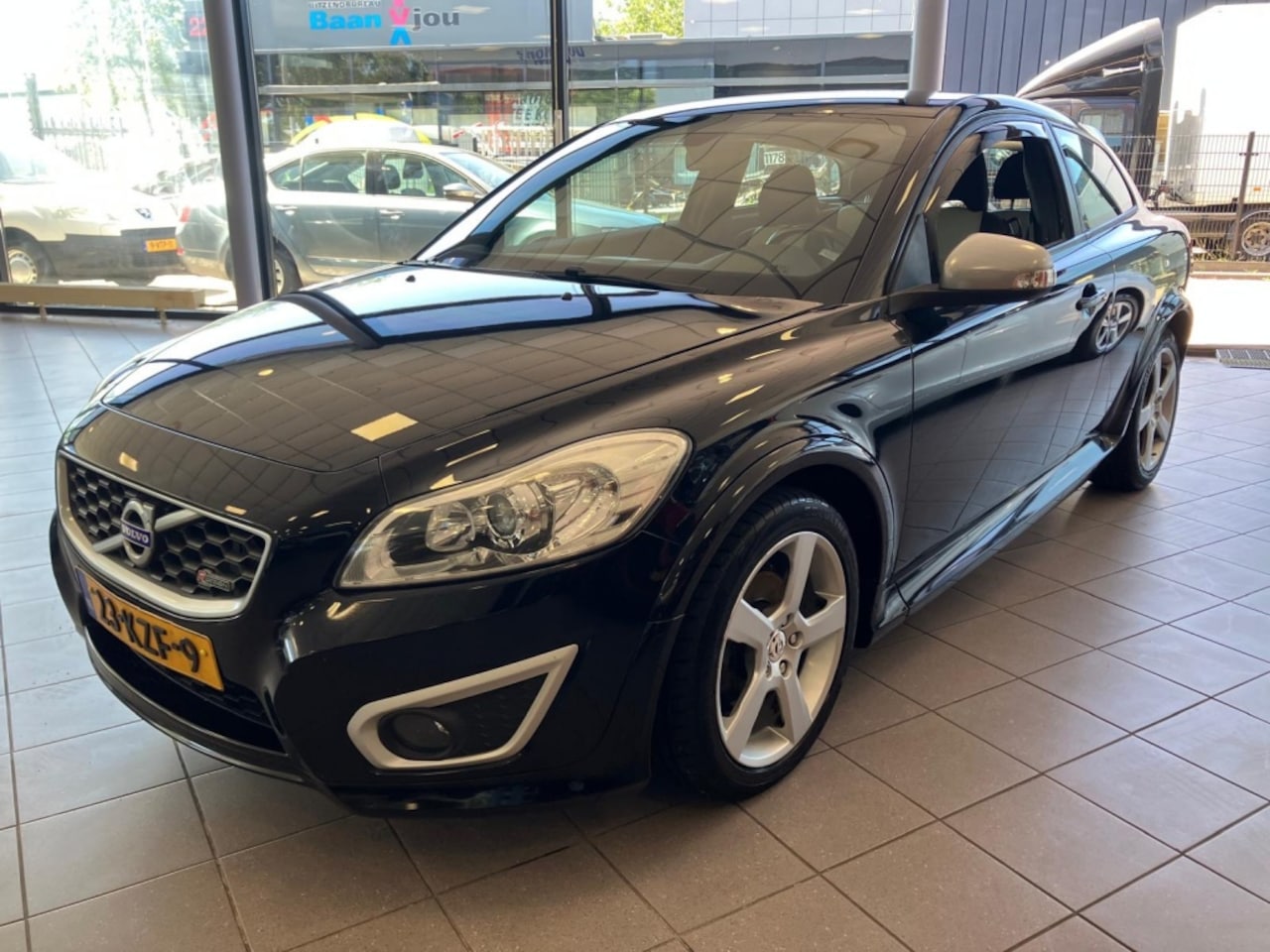 Volvo C30 - 2.0 R-Design NW APK 214 D KM BJ 2010 !!! - AutoWereld.nl