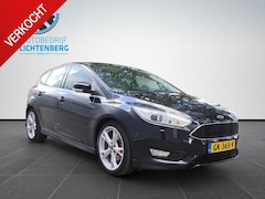 Ford Focus - 1.5 Titanium Edition Trekhaak / Stoelverwarming / Elec. stoel / Voorruitverwarming