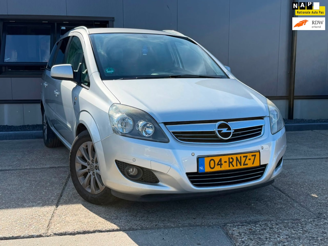 Opel Zafira - 1.8 111 years Edition 1.8 111 years Edition - AutoWereld.nl