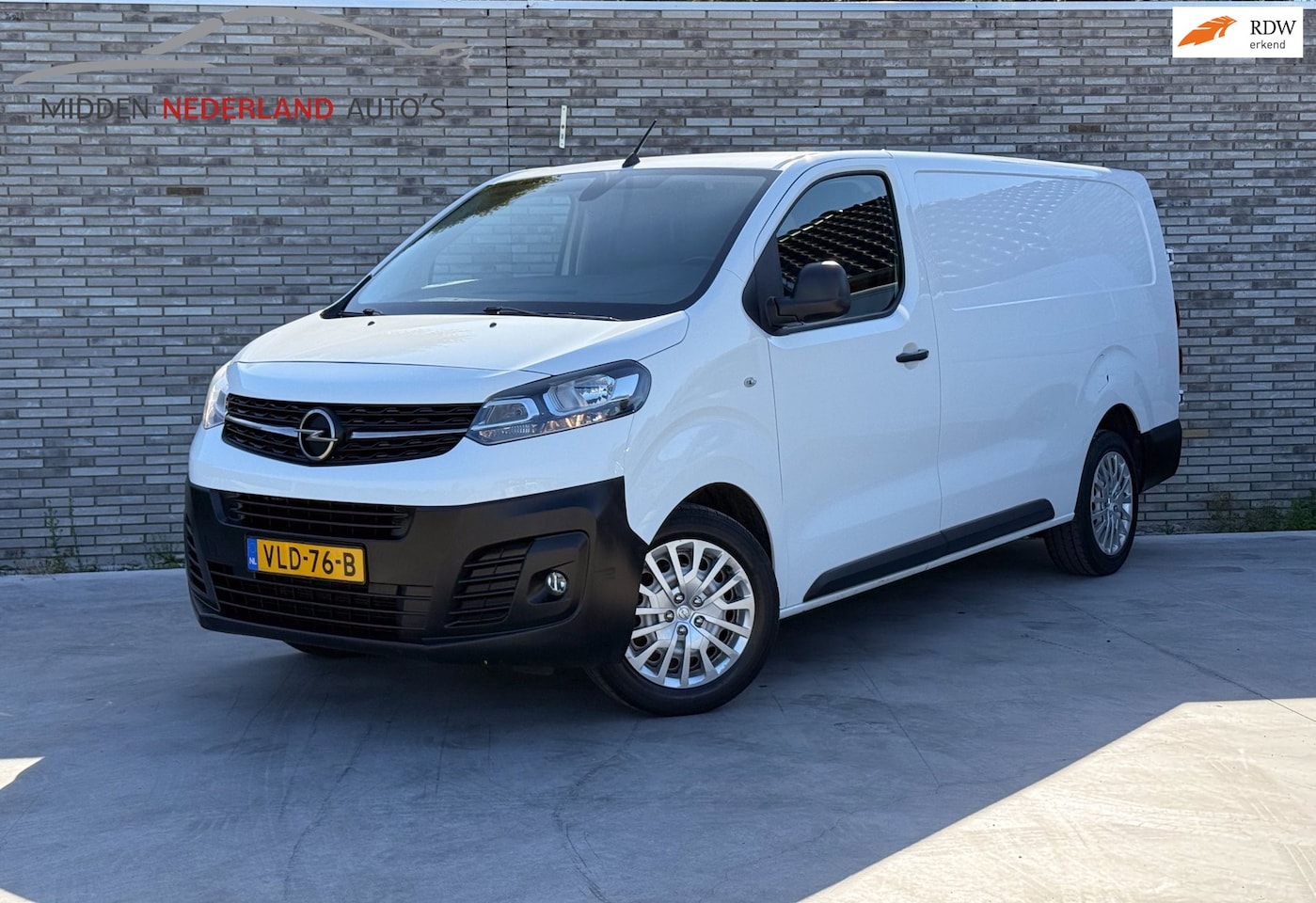 Opel Vivaro - 2.0 CDTI L3 H1 * TREKHAAK * DAB * 3 PERSOONS * CRUISE CONTROLE * - AutoWereld.nl
