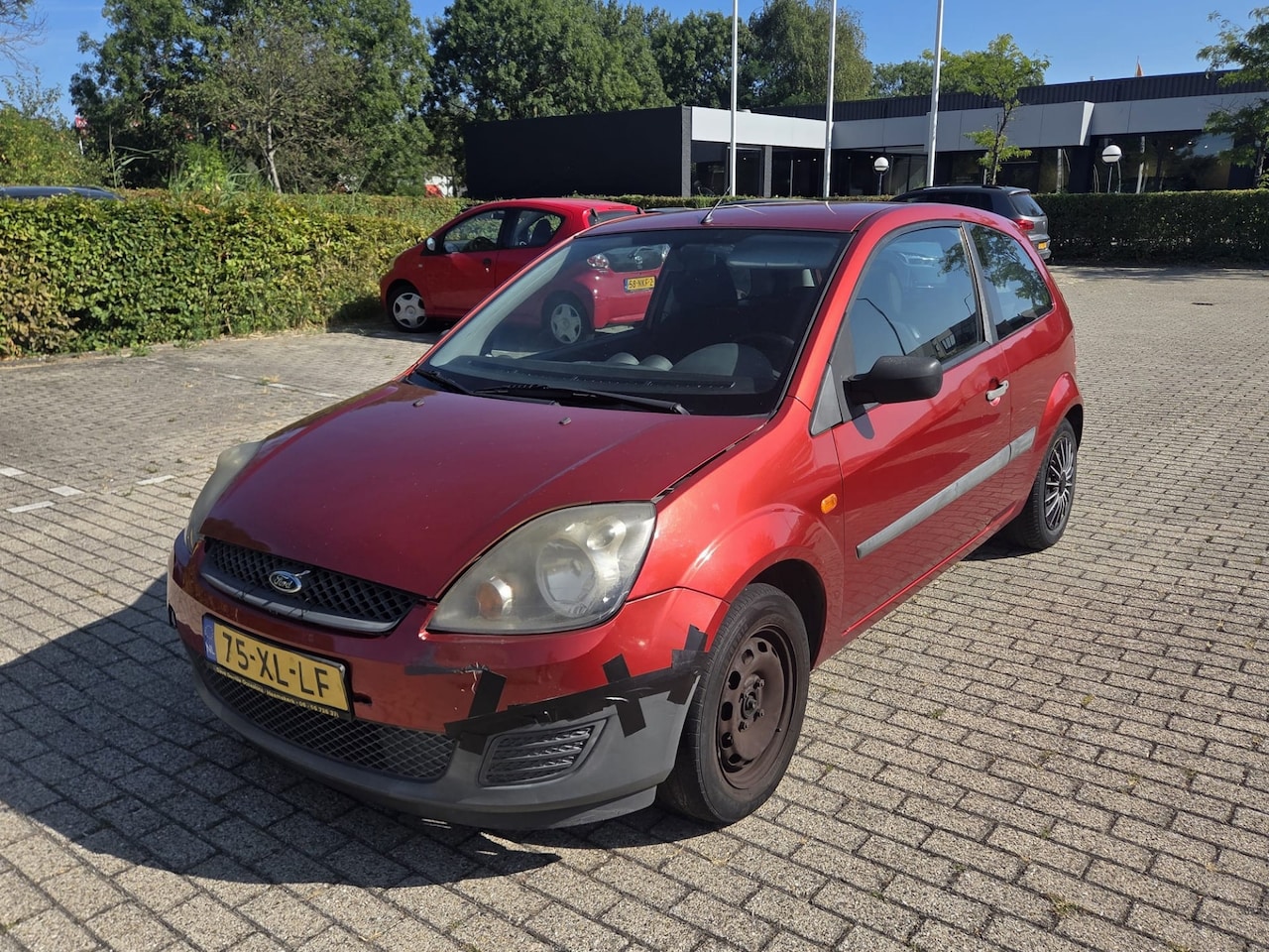 Ford Fiesta - 1.3-8V Cool & Sound | Airco | Trekhaak | Apk | - AutoWereld.nl