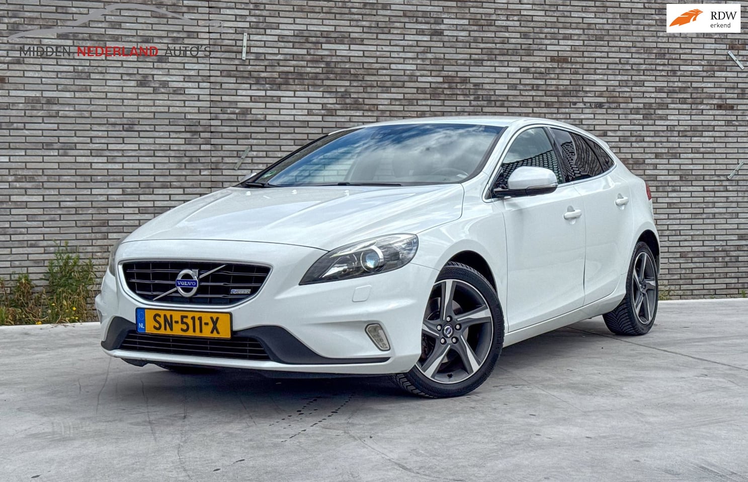 Volvo V40 - 1.6 T2 R-Design * DEALER ONDERHOUDEN * LEER * XENON * - AutoWereld.nl