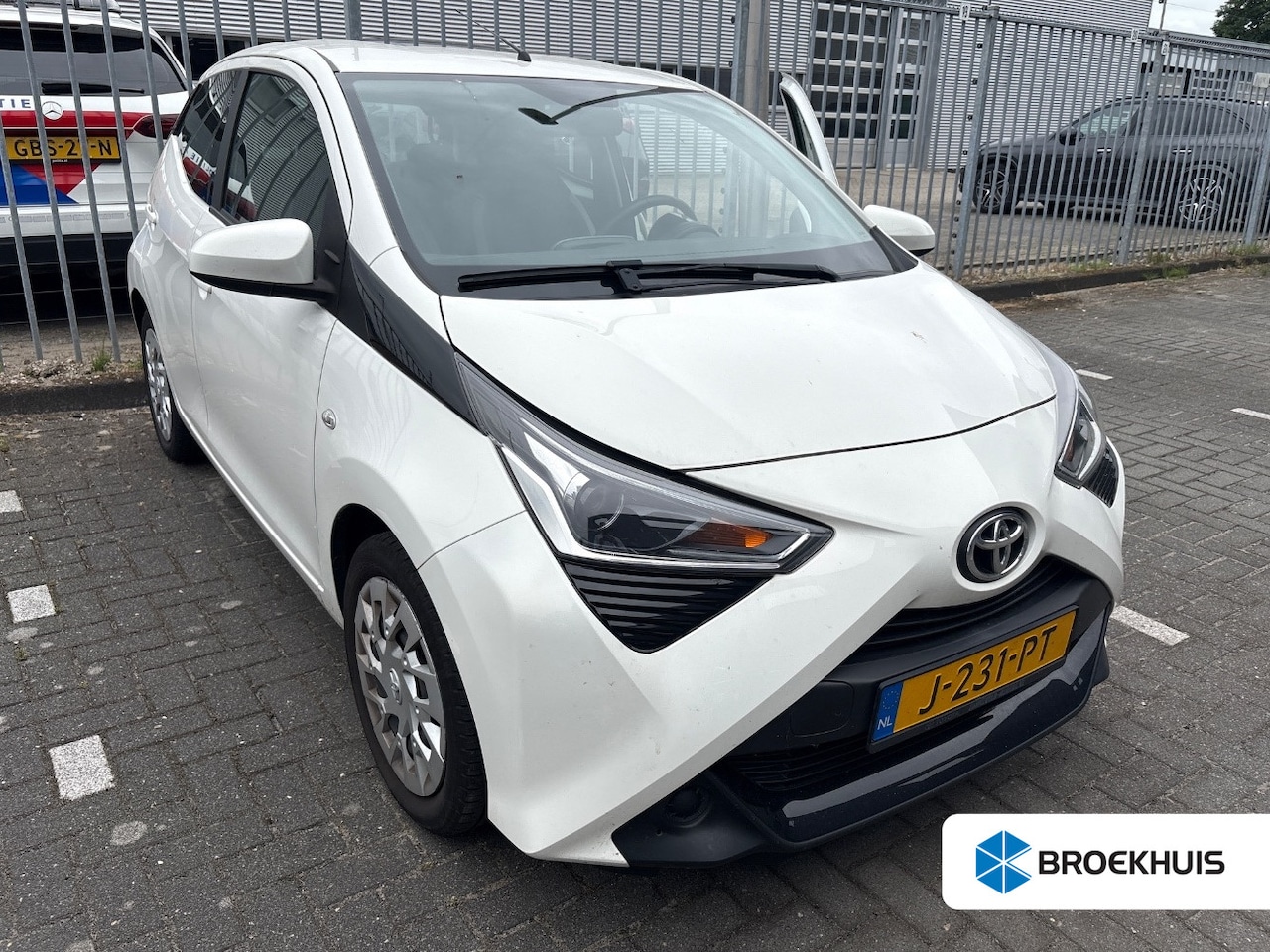 Toyota Aygo - VERWACHT: 1.0 VVT-i 72pk x-play | Carplay | Airco | Achteruitrijcamera | Bluetooth | Elec. - AutoWereld.nl