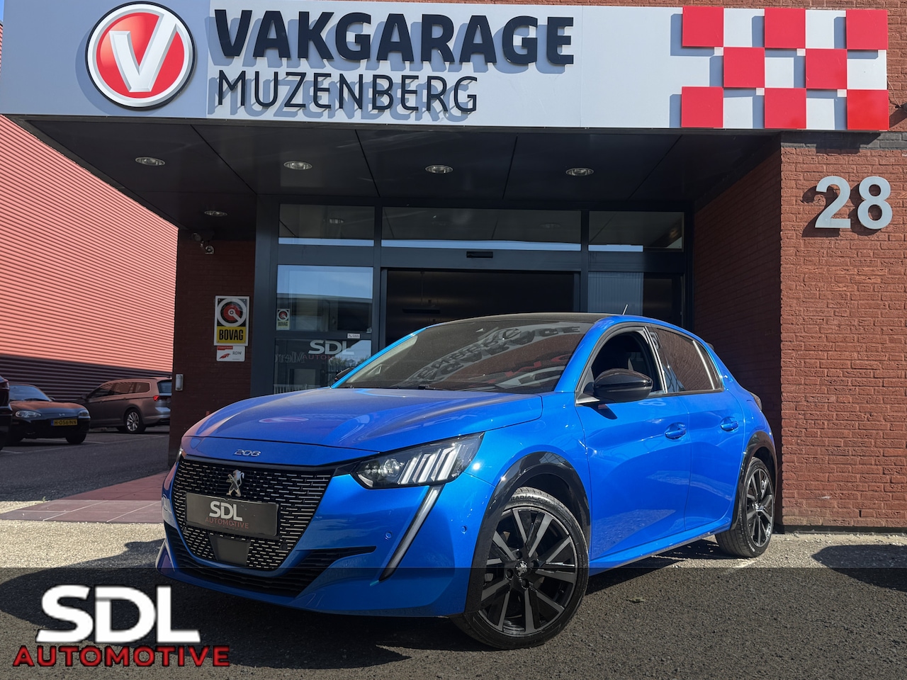 Peugeot 208 - 1.2 PureTech GT 131PK!! // NAVI // ADAPTIVE CRUISE // VIRTUAL COCKPIT // TREKHAAK // PANOD - AutoWereld.nl