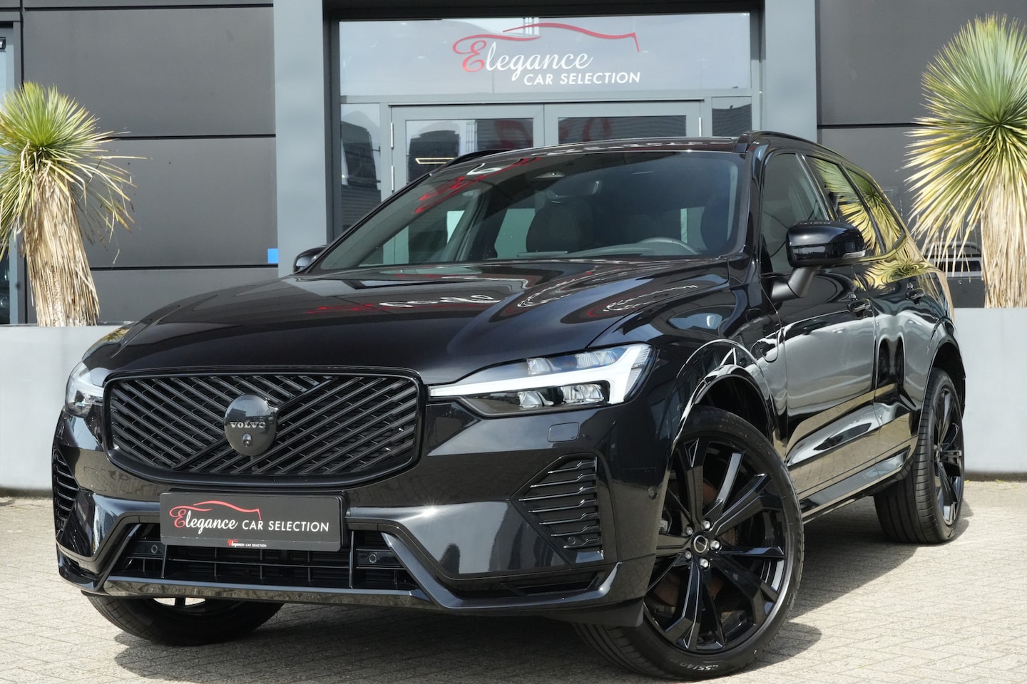 Volvo XC60 - 2.0 T6 Plug-in hybrid AWD Ultra Black Edition 350pk Panoramadak//Harmankardon/Trekhaak - AutoWereld.nl