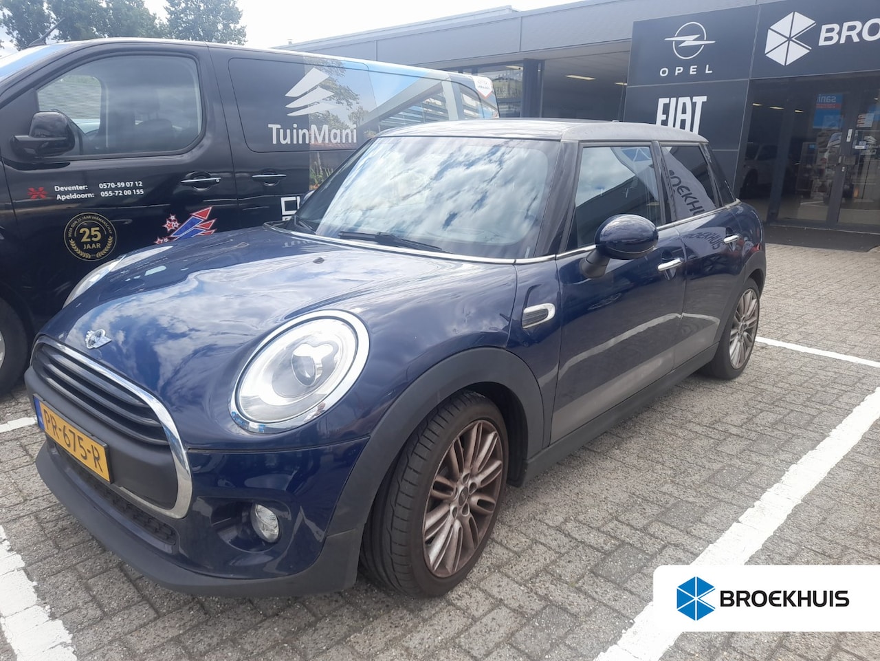 MINI 5-Deurs - 1.5 Cooper Chili Serious Business | Airco (automatisch) | Apple Carplay/Android Auto|telef - AutoWereld.nl