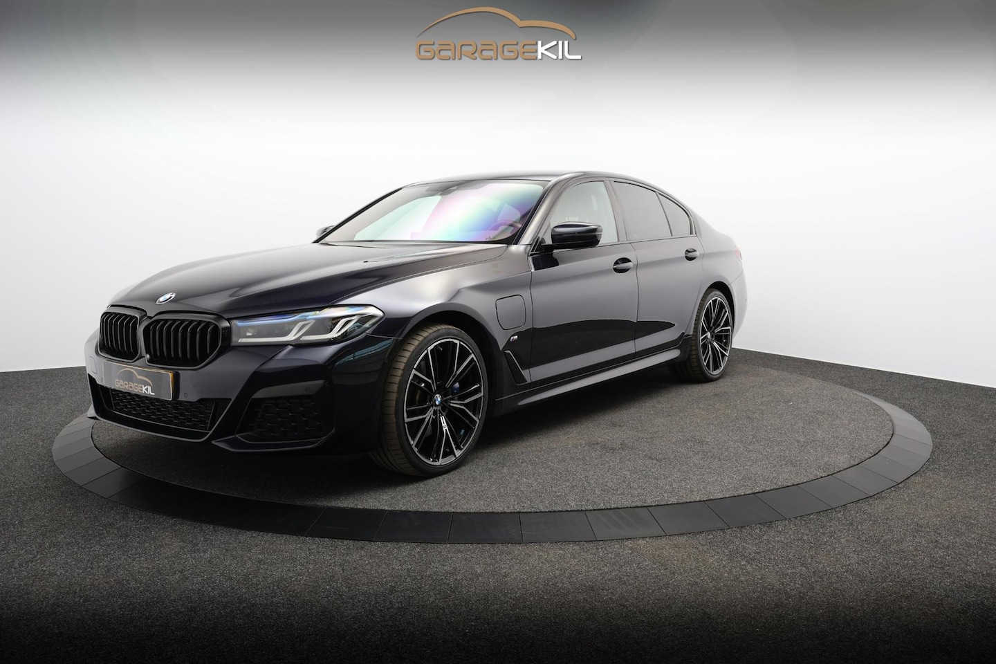BMW 5-serie - 520e Business Edition Plus Laser / Comfort stoelen / Elek. verstel. stoelen / 20''LM velge - AutoWereld.nl