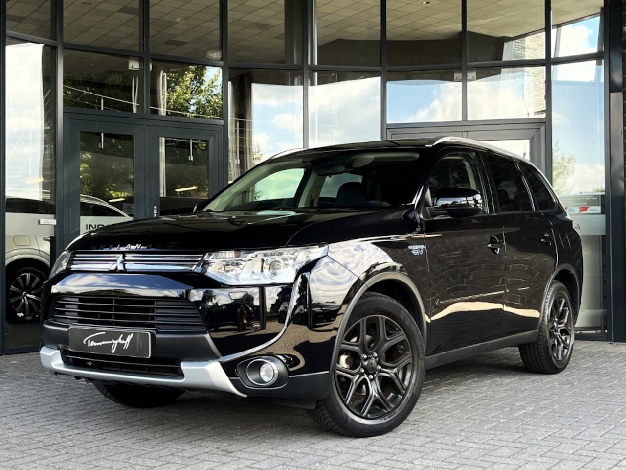 Mitsubishi Outlander - 2.0 PHEV INST - LEDER - SCH./KANT.DAK - BLACK ON BLACK - AutoWereld.nl