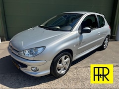 Peugeot 206 - 1.6-16V Quiksilver Lage km-stand
