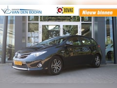 Toyota Auris - 1.8 VVT-i Hybrid, All-Season banden, Cruise, Trekhaak, Camera etc