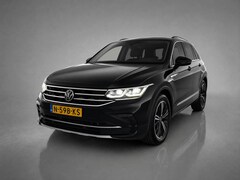Volkswagen Tiguan - 1.5 TSI Elegance / Digitaal dashboard / Navigatie / Camera / Parkeersensoren V+A / Zwenkba