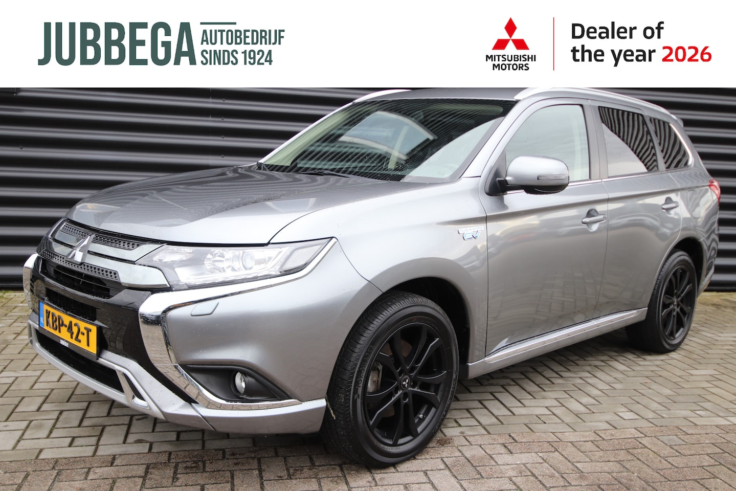 Mitsubishi Outlander - 2.4 PHEV Intense één van de allerlaatste uit deze serie Outlanders! Navigatie, stoelverwar - AutoWereld.nl