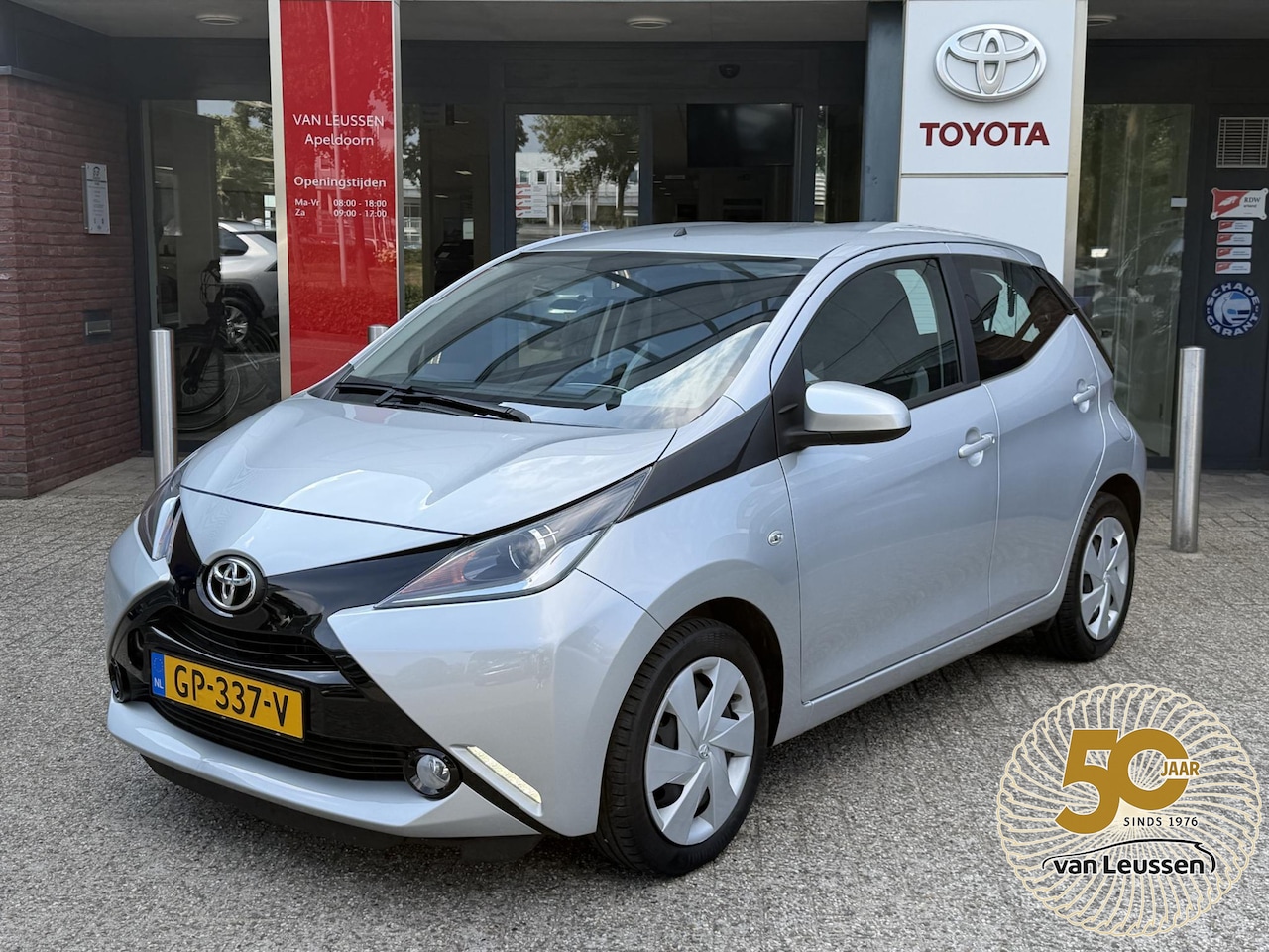 Toyota Aygo - 1.0 VVT-i x-play NL-AUTO EL-RAMEN CAMERA NAVI BLUETOOTH AIRCO AUTOMAAT - AutoWereld.nl