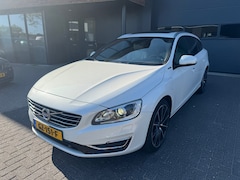 Volvo V60 - 2.4 D5 Twin Engine Special XENON LEDER DAK TREKHAAK SUPER ONDERHOUDEN