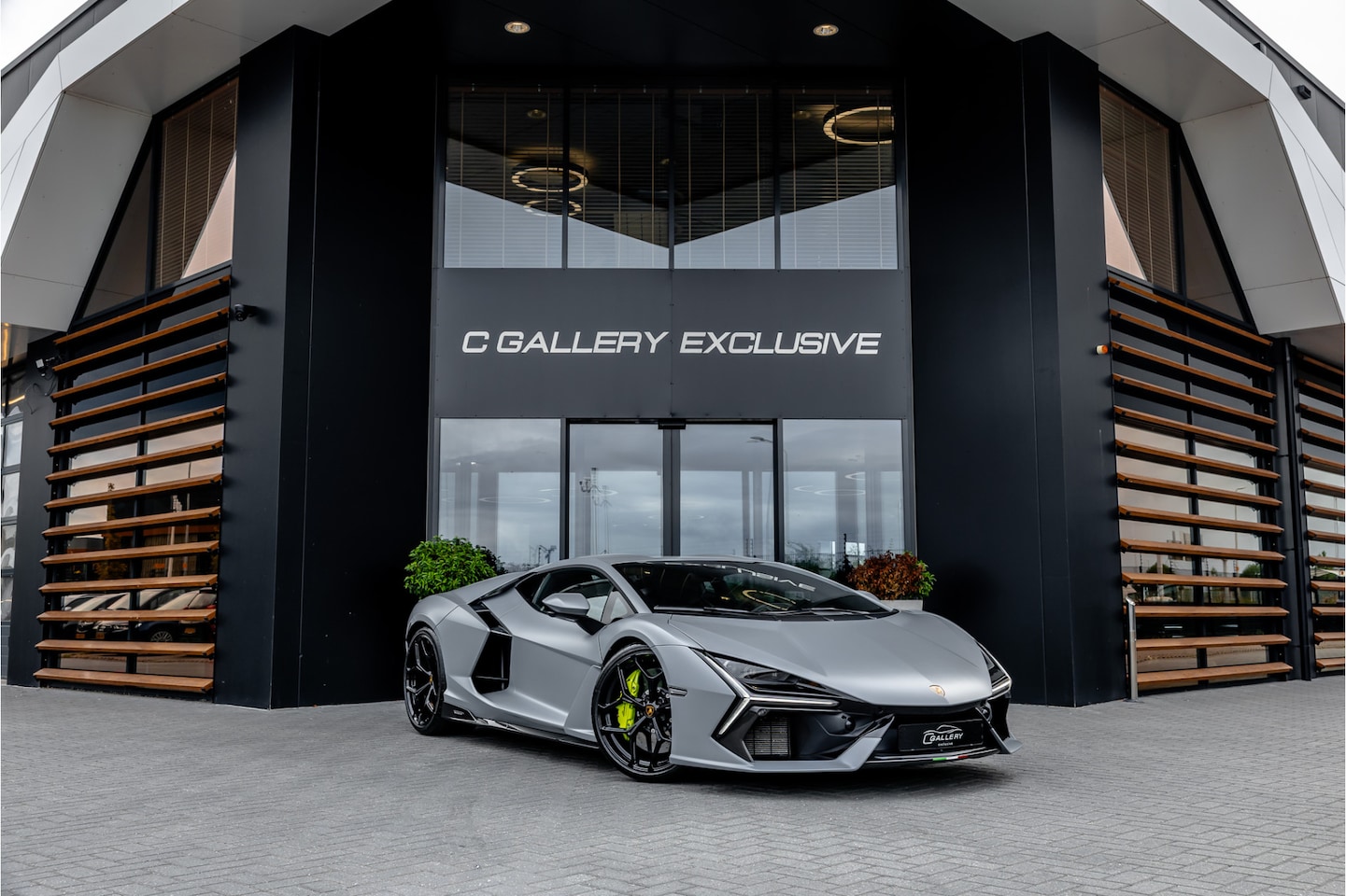 Lamborghini Revuelto - 6.5 V12 - Alcantara | Carbon | Passenger Display | 21" - AutoWereld.nl