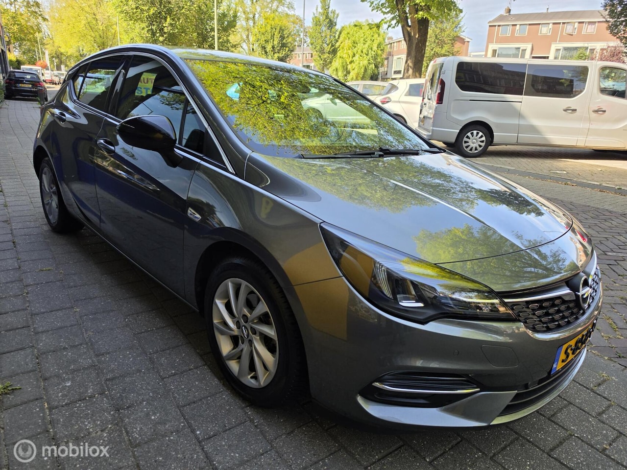 Opel Astra - 1.2 Business Edition LES AUTO INSTAP KLAAR - AutoWereld.nl