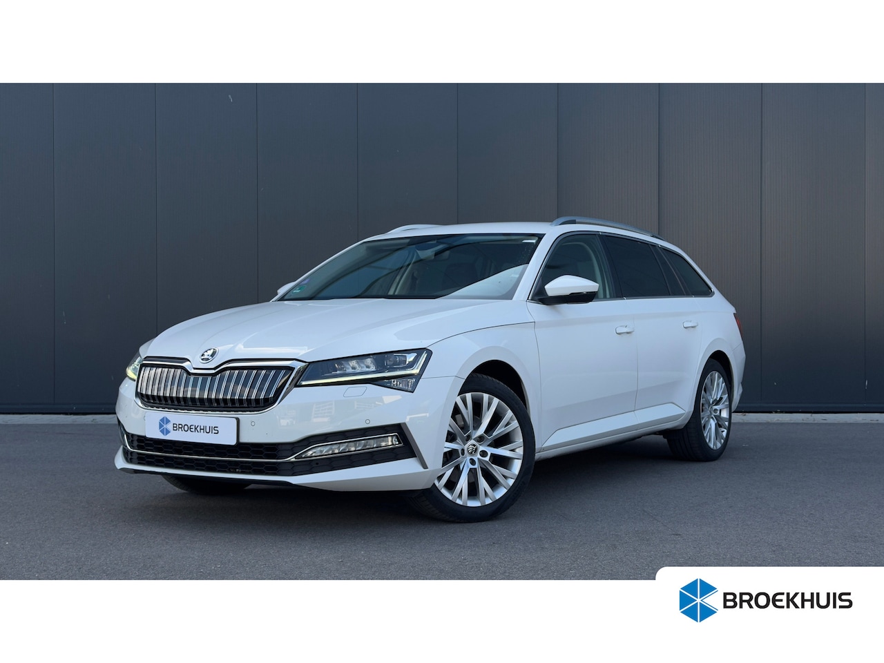 Skoda Superb Combi - 1.4 TSI 218pk iV Business Edition | Camera | Carplay | Adaptive Cruise | 18" | - AutoWereld.nl