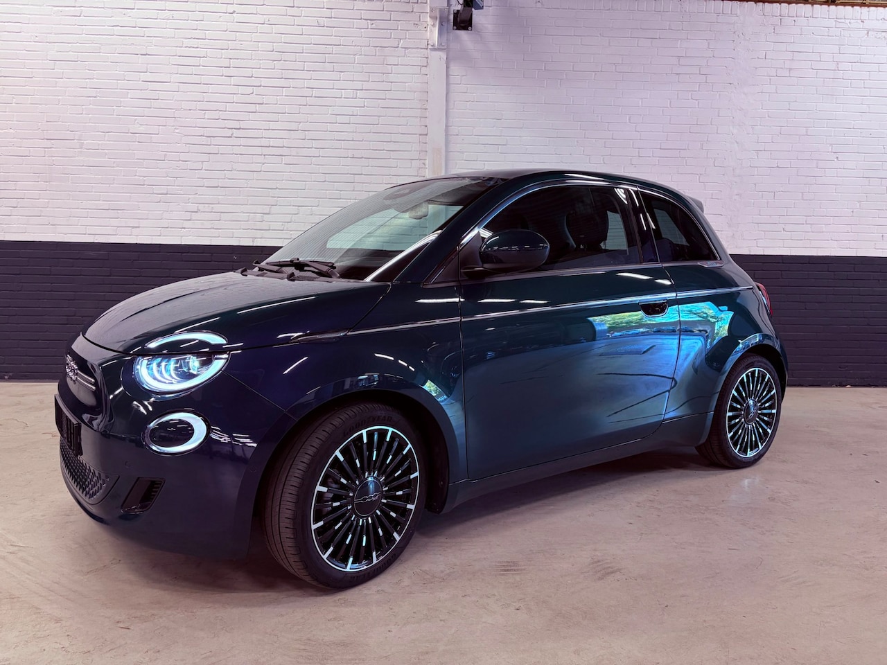 Fiat 500 - 3+1 Icon 42 kWh |LED | Sunroof | Apple | Camera - AutoWereld.nl