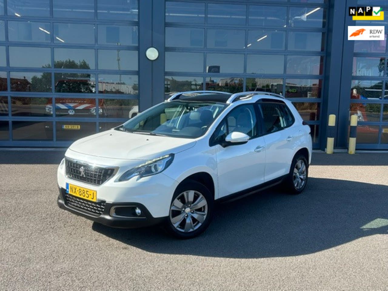 Peugeot 2008 - 1.2 PureTech Blue Lion 1.2 PureTech Blue Lion - AutoWereld.nl