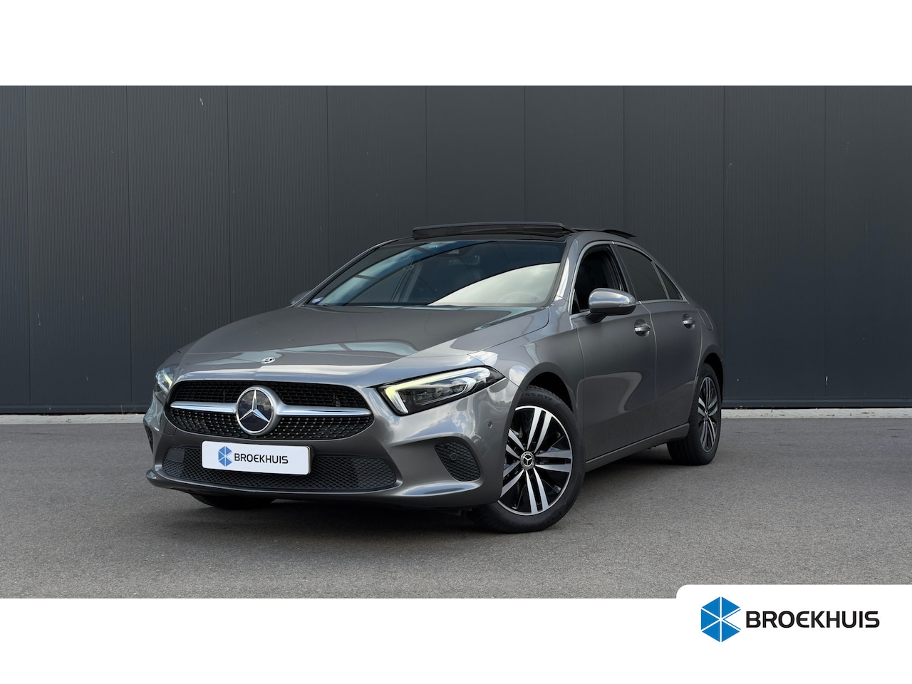 Mercedes-Benz A-klasse - 250e 218pk Business Solution Luxury Limited | Burmester Audio | Camera | Cruise | Stoelver - AutoWereld.nl