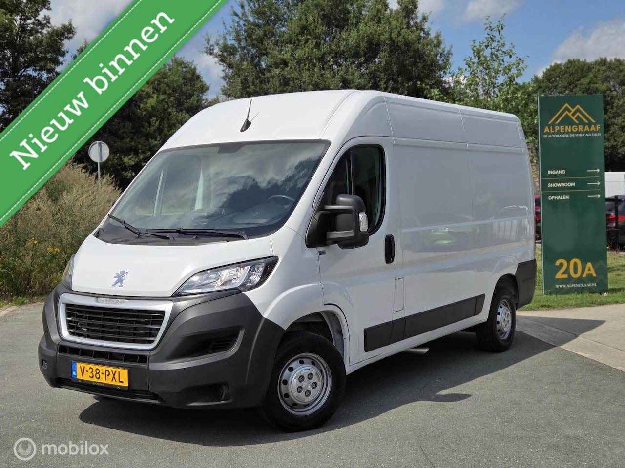 Peugeot Boxer - Bestel 333 2.2 BlueHDi 140 L2H2 Premium - AutoWereld.nl