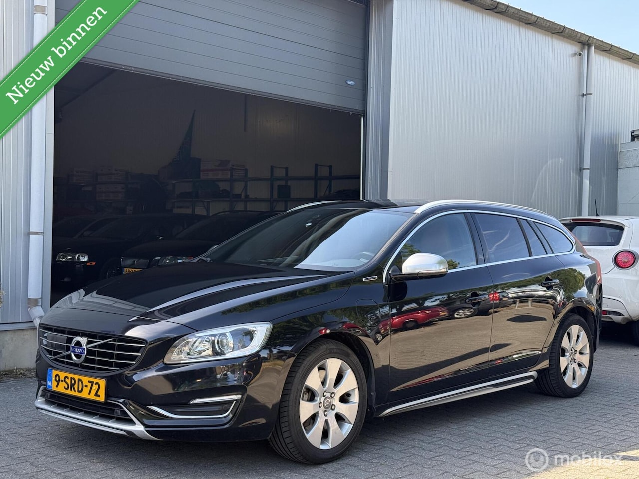 Volvo V60 - 2.4 D6 AWD Plug-In Hybrid Summum 2.4 D6 AWD Plug-In Hybrid Summum, Weinig KM,s - AutoWereld.nl