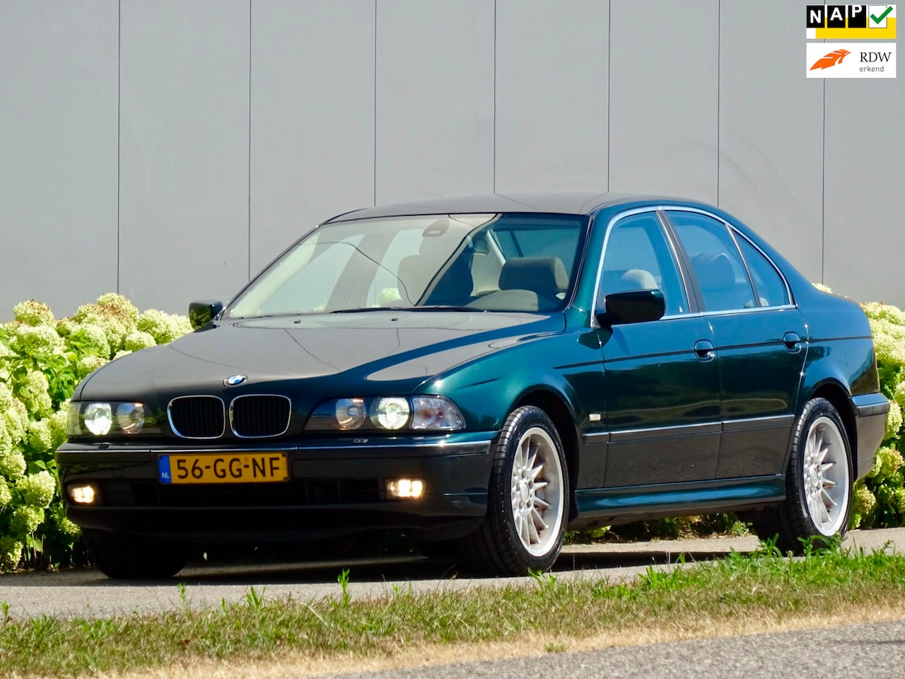 BMW 5-serie - 528i High Exe| Leer | Xenon | NL-AUTO | - AutoWereld.nl
