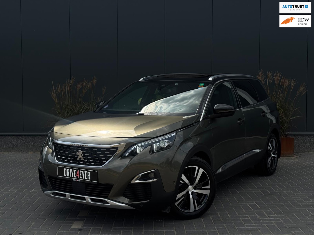 Peugeot 5008 - 1.6 e-THP GT-Line 7p FULL PANO|NAVI|360CAMERA|LEDER - AutoWereld.nl