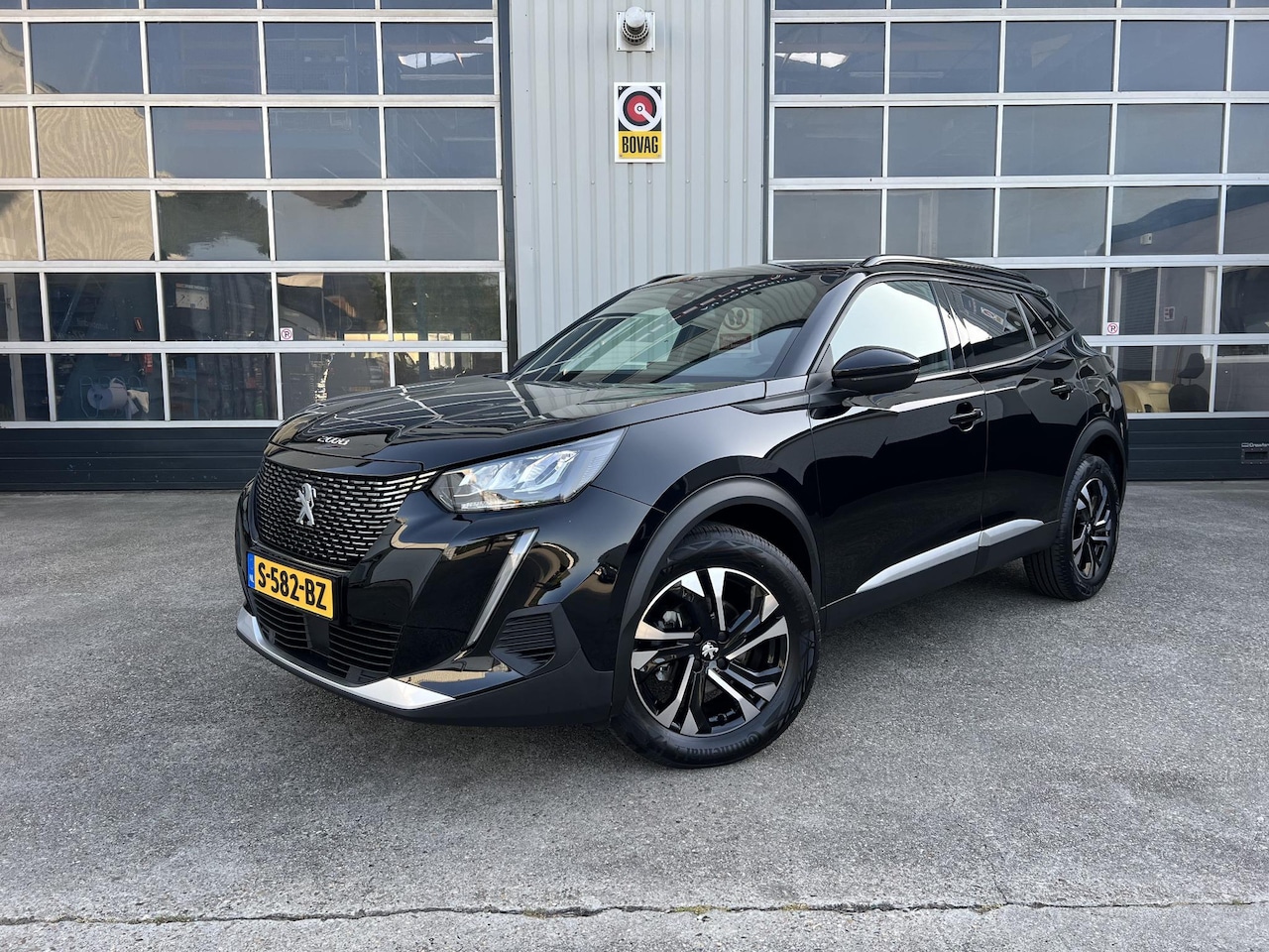 Peugeot 2008 - 1.2 PureTech Allure Navi Apple Carplay - AutoWereld.nl