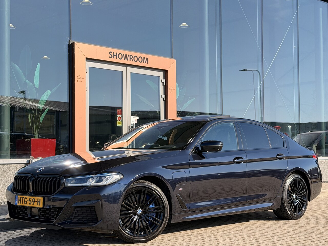 BMW 5-serie - 545e xDrive M-Sport | Schuifdak | 360 | Head Up | ACC | El.Trekhaak - AutoWereld.nl