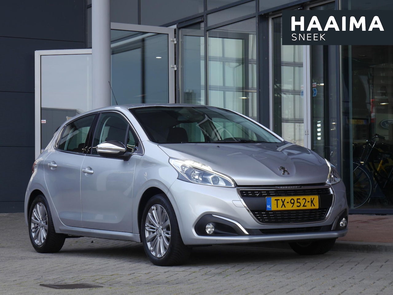 Peugeot 208 - 1.2 PureTech Allure 110 PK | Automaat | Climate Control | Navigatie | Cruise Control | Lic - AutoWereld.nl