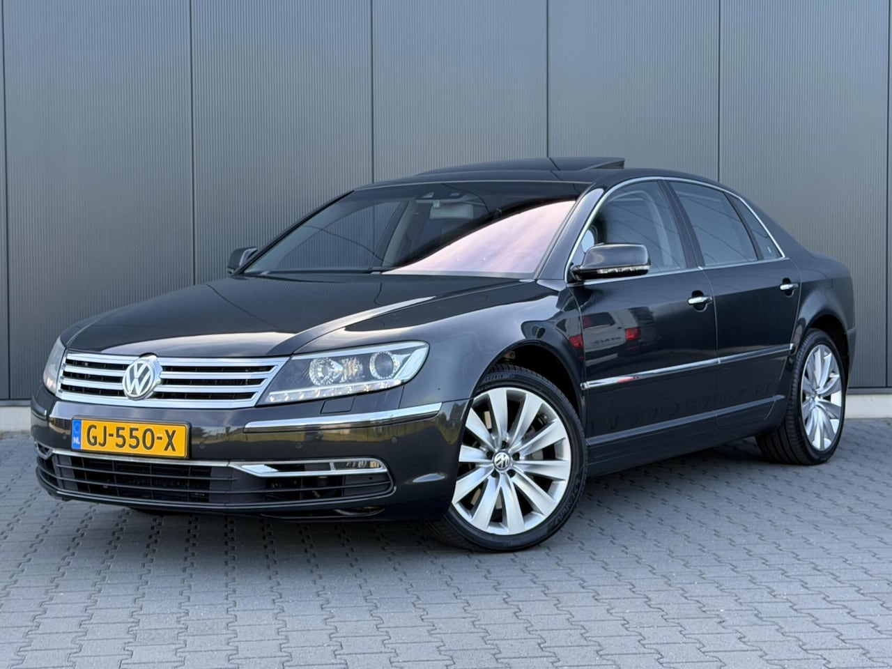 Volkswagen Phaeton - 4.2 V8 4Motion Dynaudio - Schuifdak - ACC - Leder - AutoWereld.nl