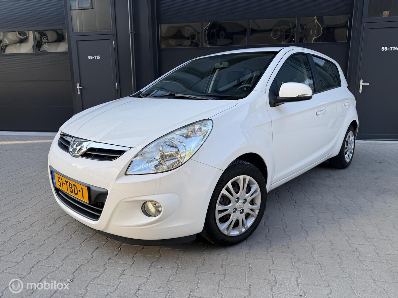 Hyundai i20 - 1.2i i-Motion Airco I 2e Eig I Weinig KM I NAP - AutoWereld.nl