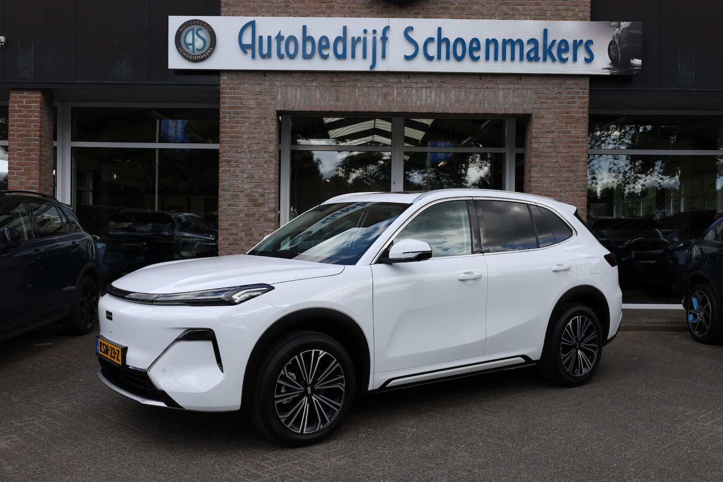 Geely Starray EM-i - 1.5 Max+ PHEV 136 KM ELEKTRISCH! PANO MEMORY MASSAGE 4XSTOEL/STUURVERW STOELVERK. HUD CARP - AutoWereld.nl