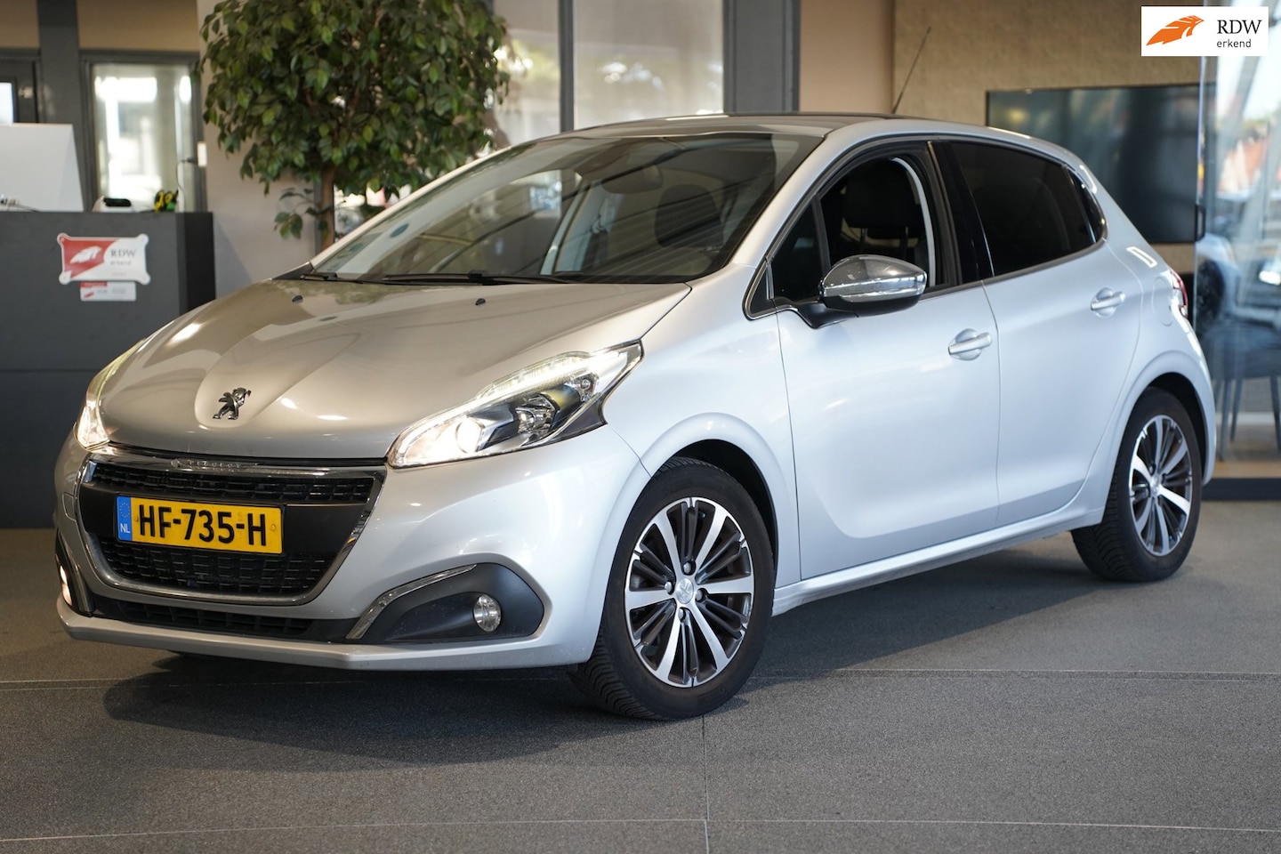 Peugeot 208 - 1.2 PureTech Allure Pano Navi Trek Cruise Pdc Led - AutoWereld.nl