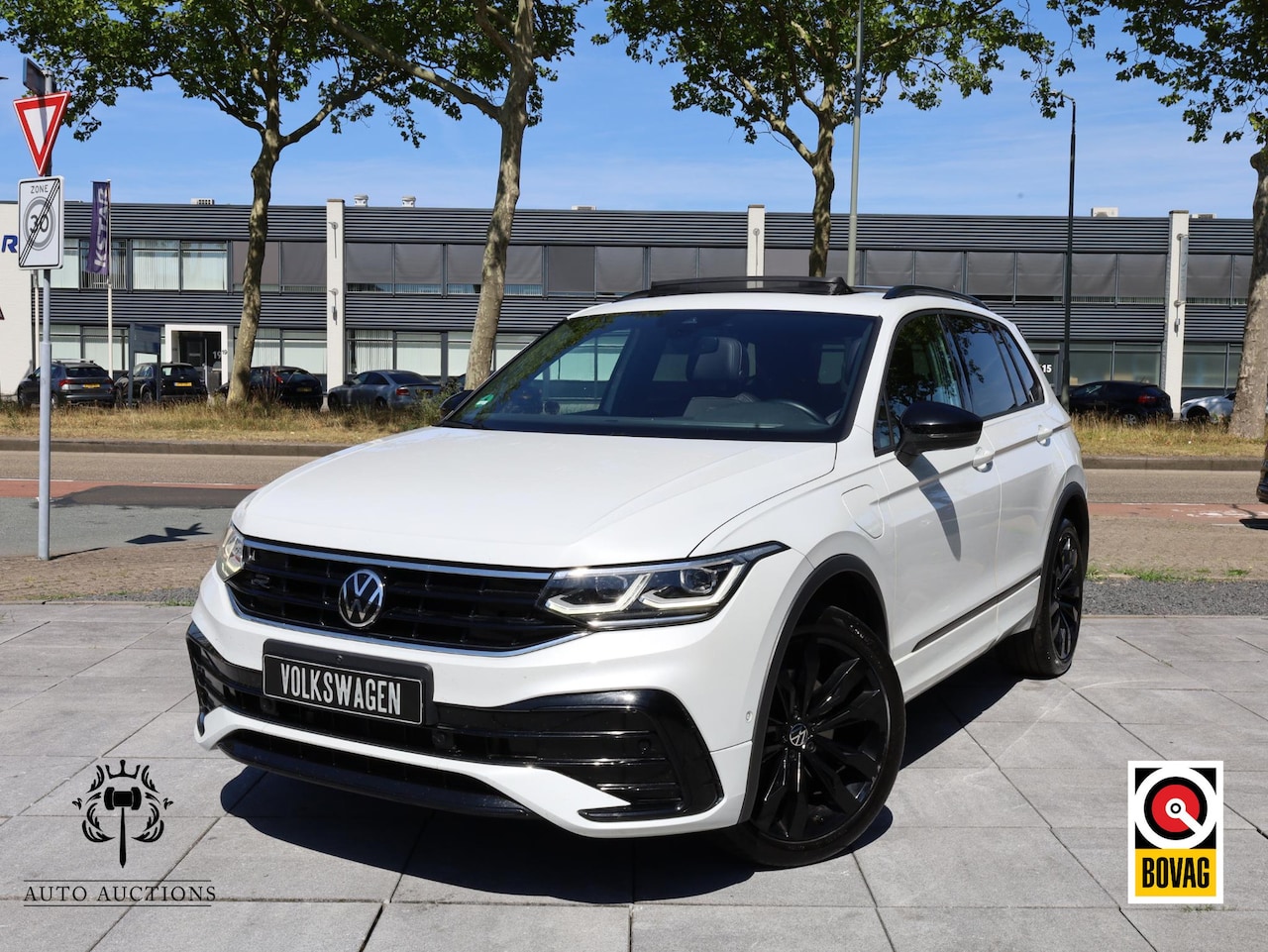 Volkswagen Tiguan - 1.4 TSI eHybrid 2x R-Line 245PK | Panodak | Leer | 360° | Memory | Keyless | Black Style | - AutoWereld.nl