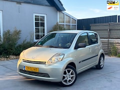 Daihatsu Sirion 2 - 1.3-16V Comfort | Nieuwe APK | Airco | El. Ramen | NAP | 5-drs | Spoiler | Sportvelgen | T
