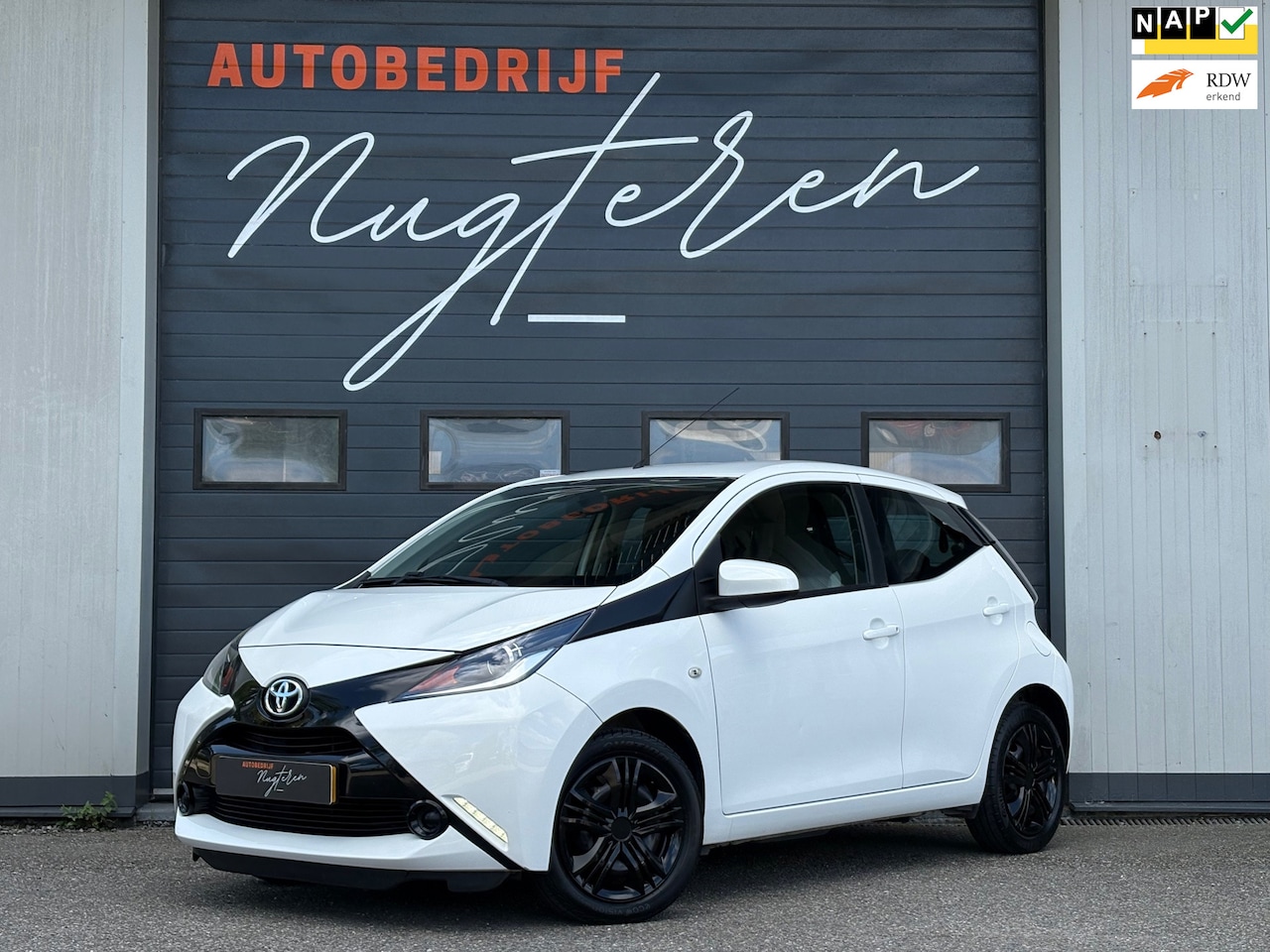 Toyota Aygo - 1.0 VVT-i x-play|Camera|Airco|Cruise - AutoWereld.nl