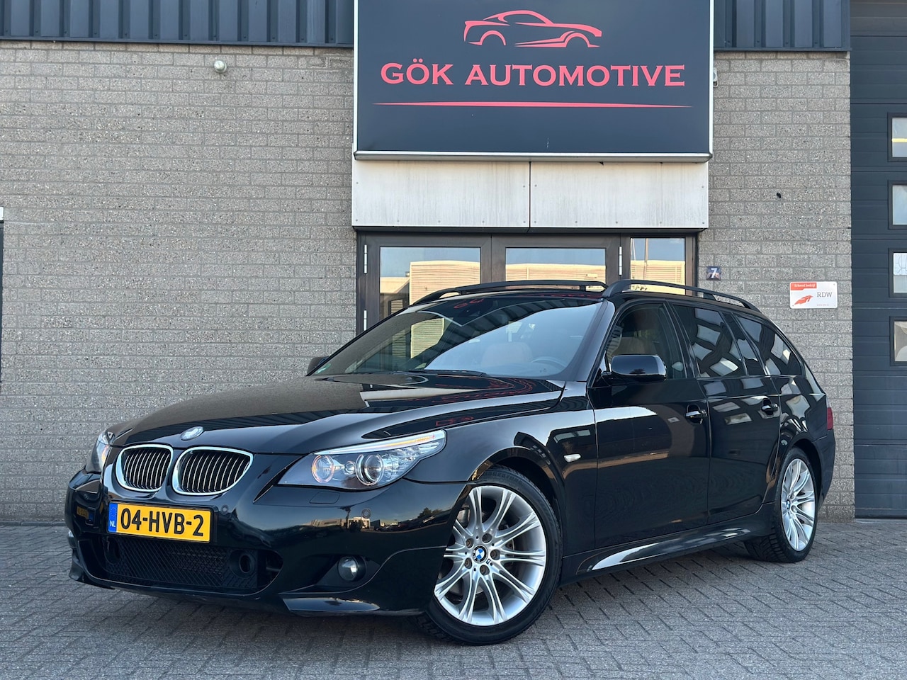 BMW 5-serie Touring - 525i High Executive / VOL / Pano / Line assist / Stuurverwarming / ACC / Night Vision / M - AutoWereld.nl