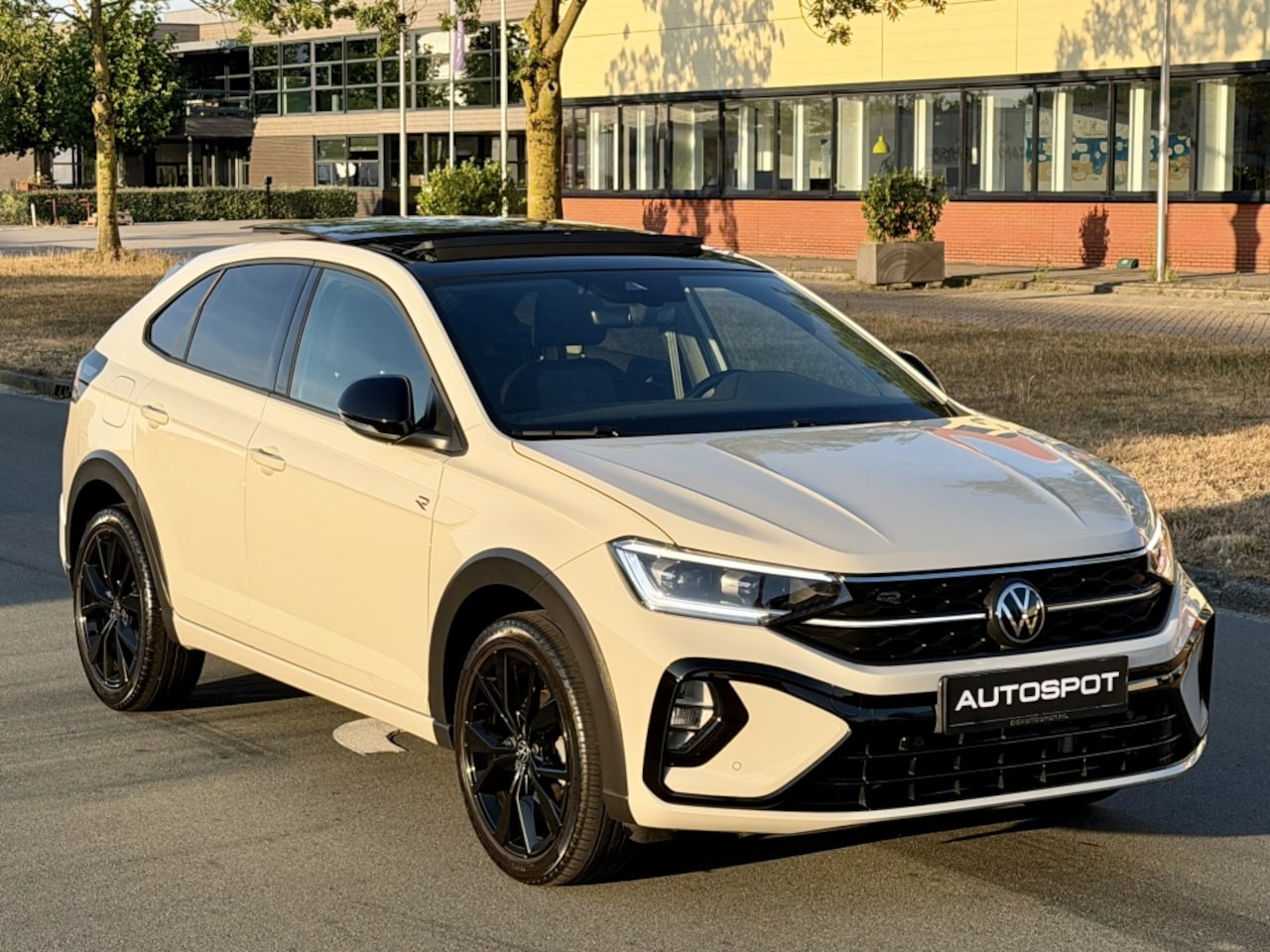 Volkswagen Taigo - R-Line 1.0 TSI 115Pk Pano ACC IQ Light Keyless - AutoWereld.nl