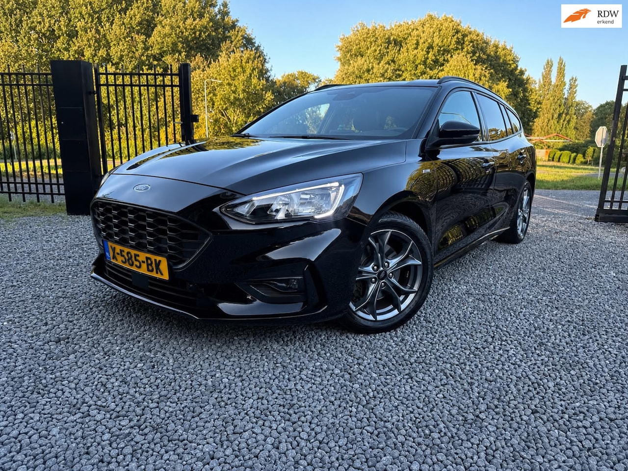 Ford Focus Wagon - 1.0 EcoBoost Hybrid ST Line / Stoelverwarming / Stuurverwarming / Camera / - AutoWereld.nl