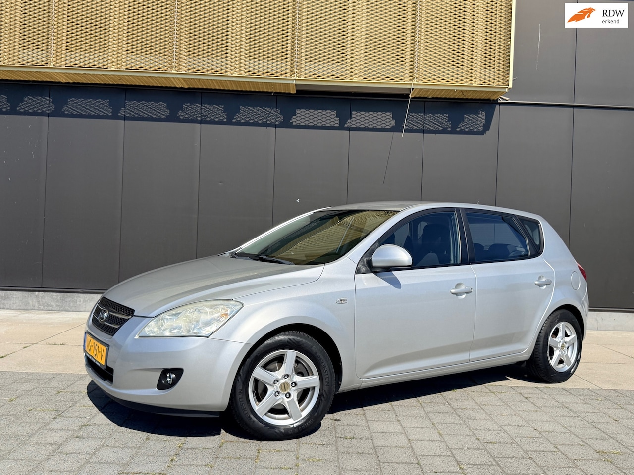 Kia Cee'd - 2.0 X-ecutive | Airco | LM velgen | AUX | Elektr ramen | Multf. stuur - AutoWereld.nl