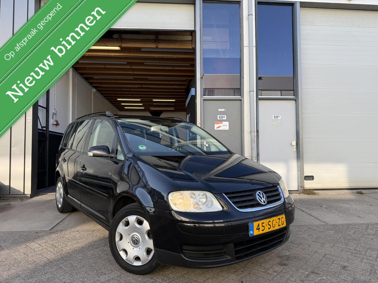 Volkswagen Touran - 1.6-16V FSI Business|APK|Trekhaak|Airco - AutoWereld.nl