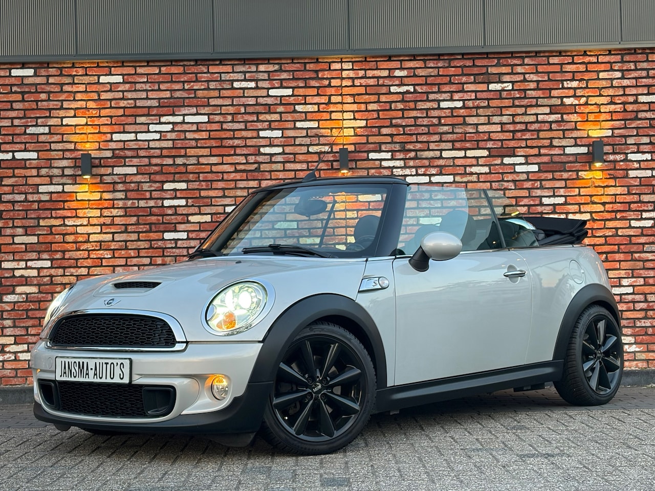 MINI Cabrio - 1.6 Cooper S Chili White Silver Nav/Cruise Stoelverw Leer Voll.Onderhoud. UITSTRALING! - AutoWereld.nl