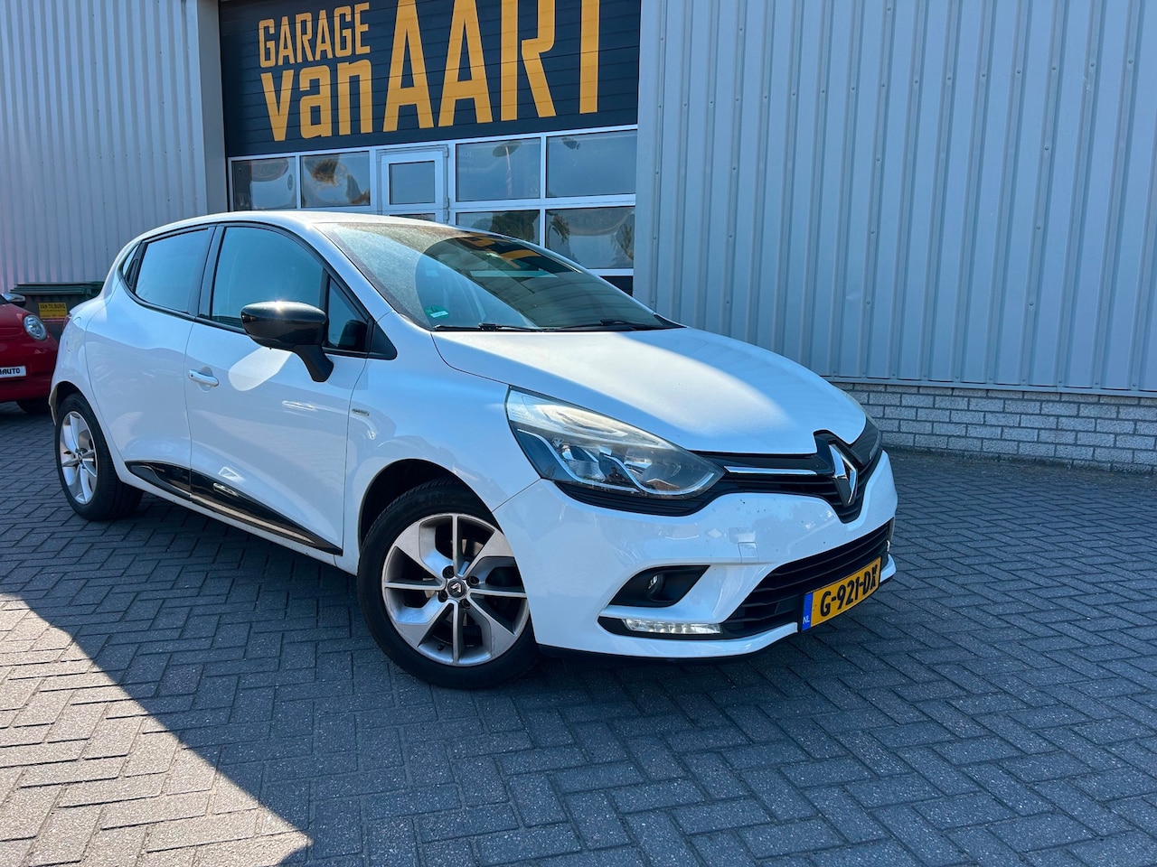 Renault Clio - 0.9 TCe Limited | NAVI | PDC | CRUISE | - AutoWereld.nl