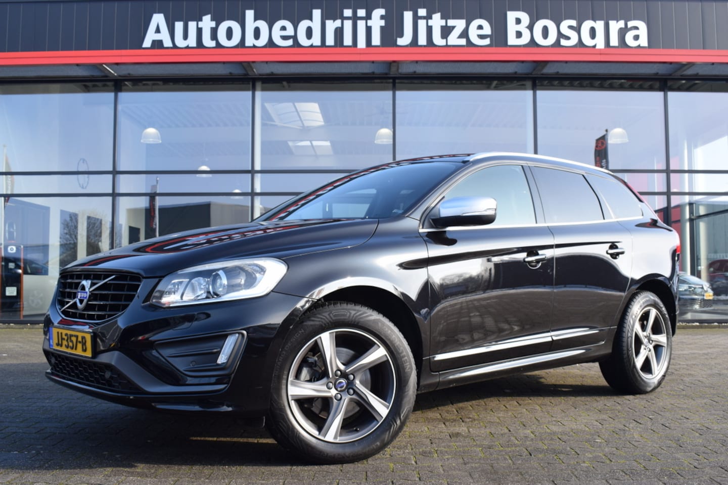 Volvo XC60 - 2.0 T5 245pk Automaat R-Design Xenon | Zwart Leder | Full Map Navi | Trekhaak | 18 Inch LM - AutoWereld.nl
