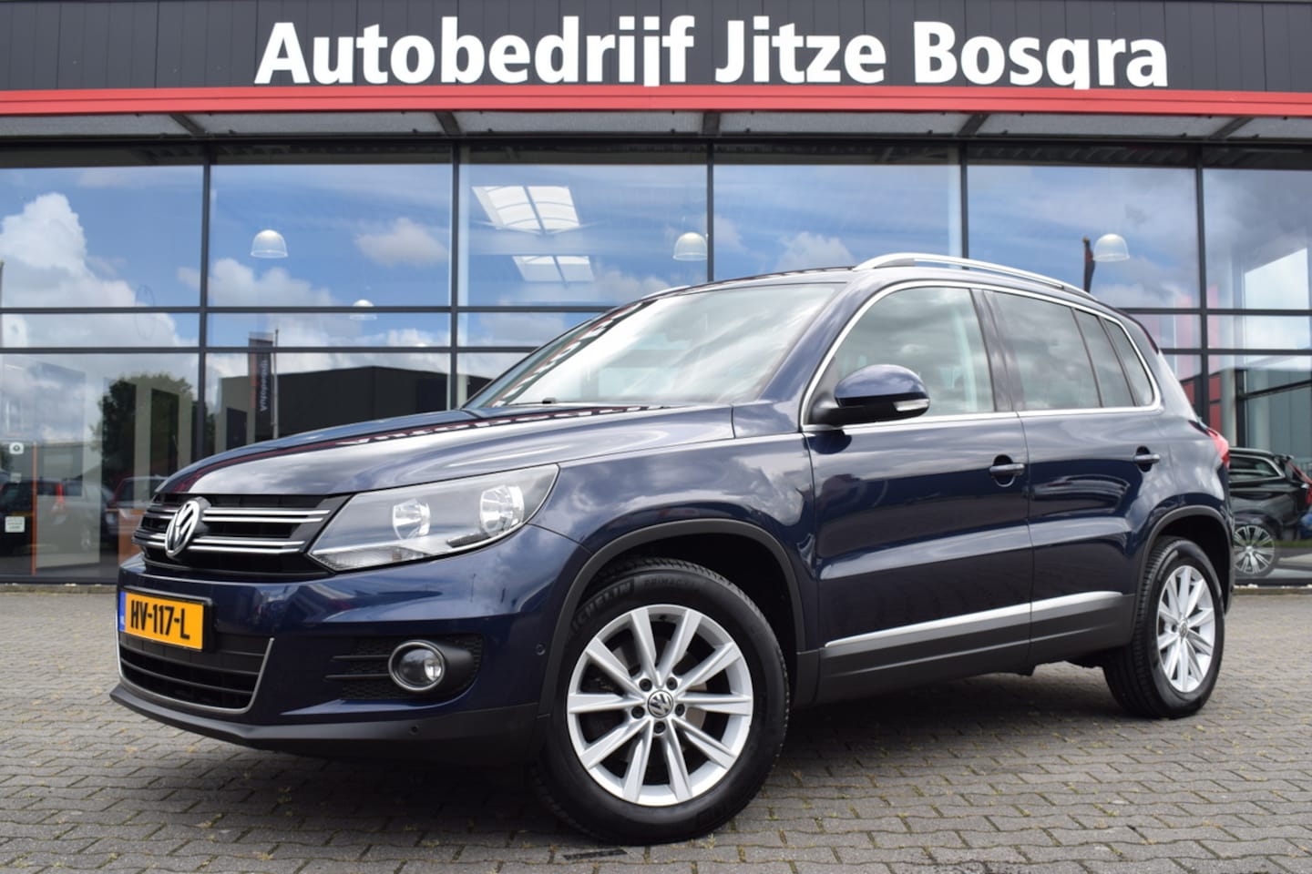 Volkswagen Tiguan - 1.4 TSi Sport&Style ECC | Full Map Navi | Alcantara | Sportstoelen | Trekhaak - AutoWereld.nl
