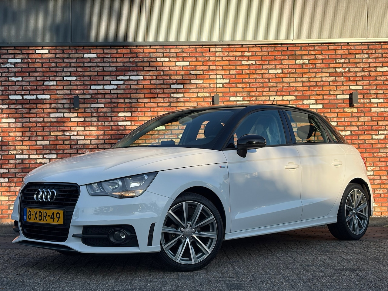 Audi A1 Sportback - 1.2 TFSI S-Line 5-Deurs Cruise Navigatie Two-Tone Airco Orig.NL 17 Inch Uitstraling! - AutoWereld.nl