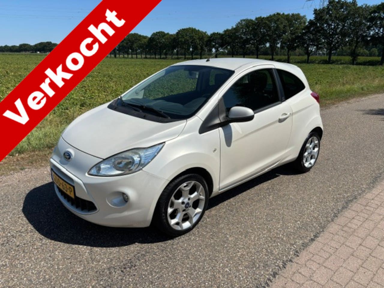 Ford Ka - 2 Stuks !! 1.2 Titanium X Parelmoer Airco 82075 km !!! - AutoWereld.nl