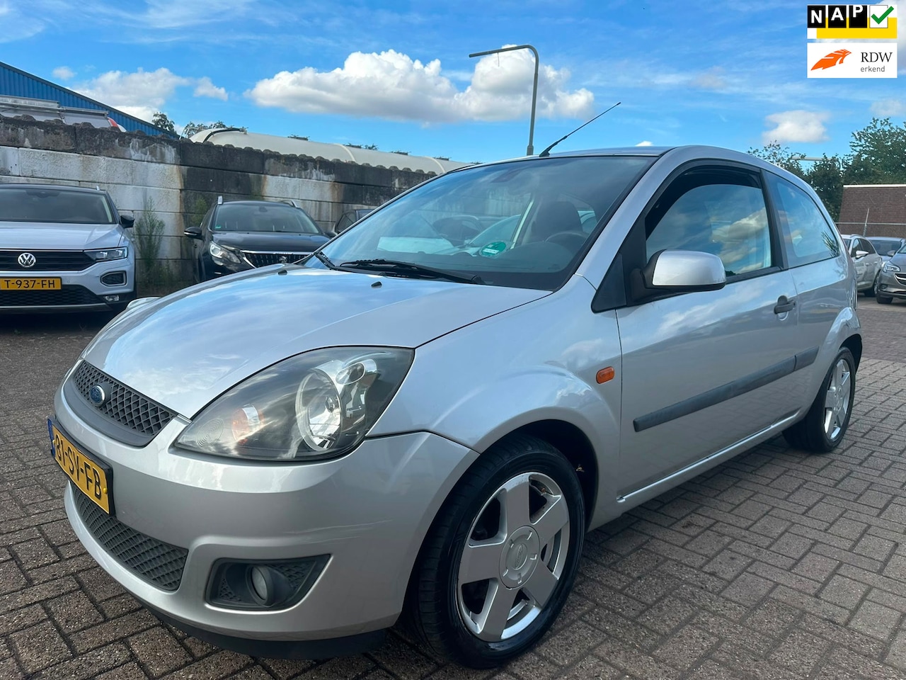 Ford Fiesta - 1.4-16V Futura AIRCO/ LM VELGEN/ TREKHAAK! - AutoWereld.nl